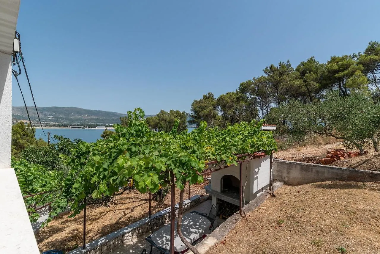 Apartments Nedjeljko Trogir 0*,  Croatia
